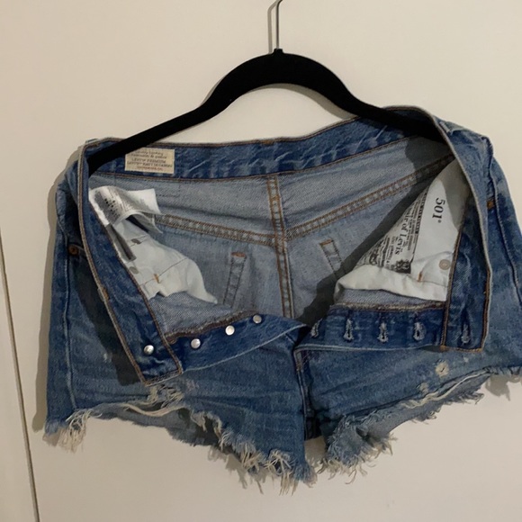 Levi’s jean shorts - Picture 5 of 5